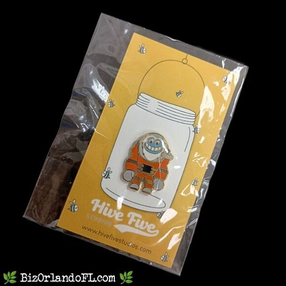 ENAMEL PINS: Abominable Snowman Enamel Pin - Picture 1 of 2